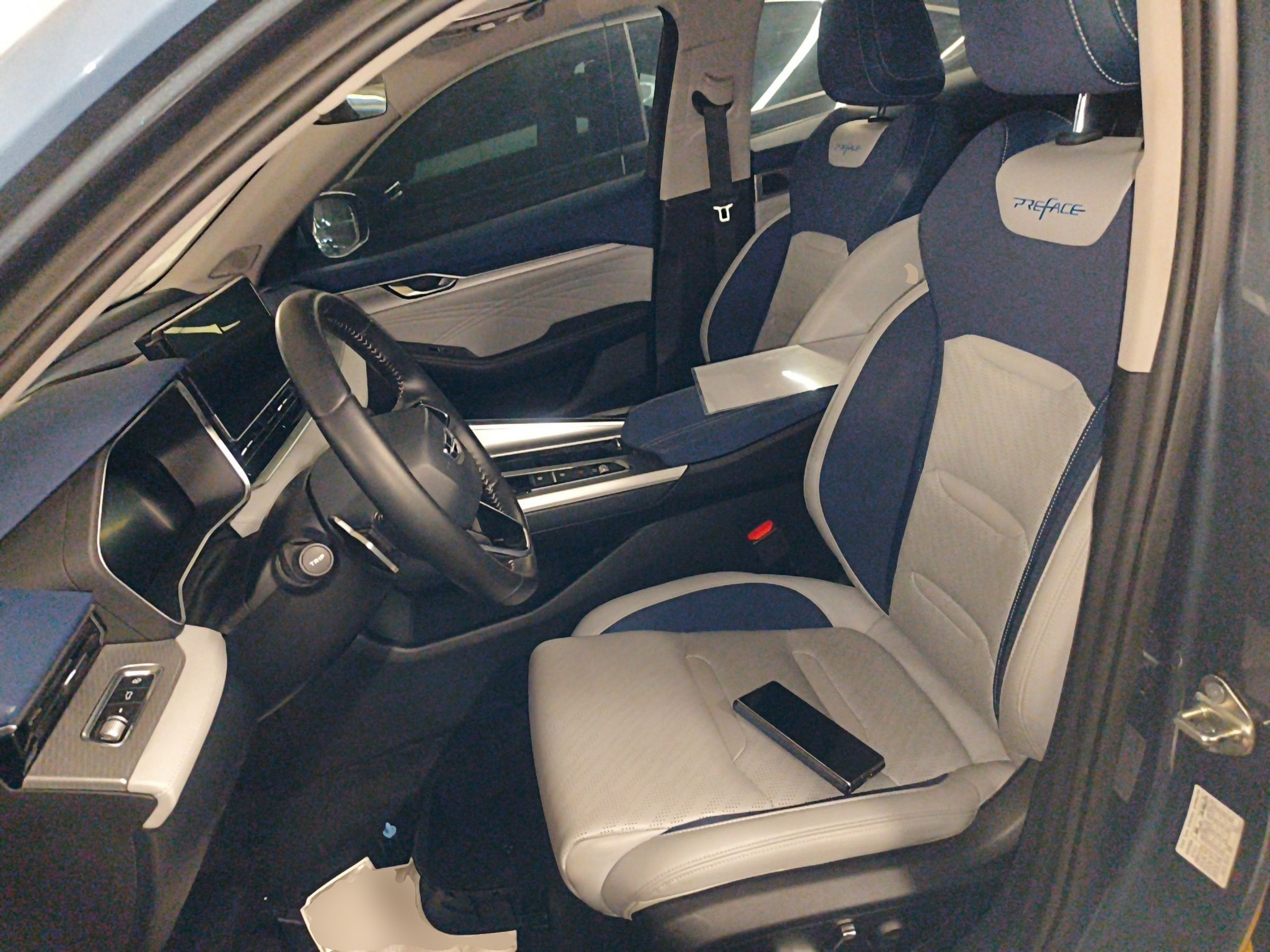 Переднее сиденье в автомобиле