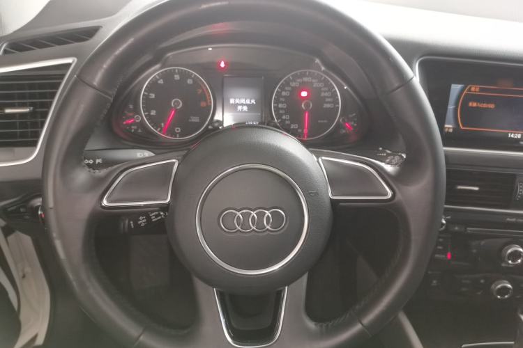 Used Audi Q5 2017 Plus 40 TFSI Ambition Model

