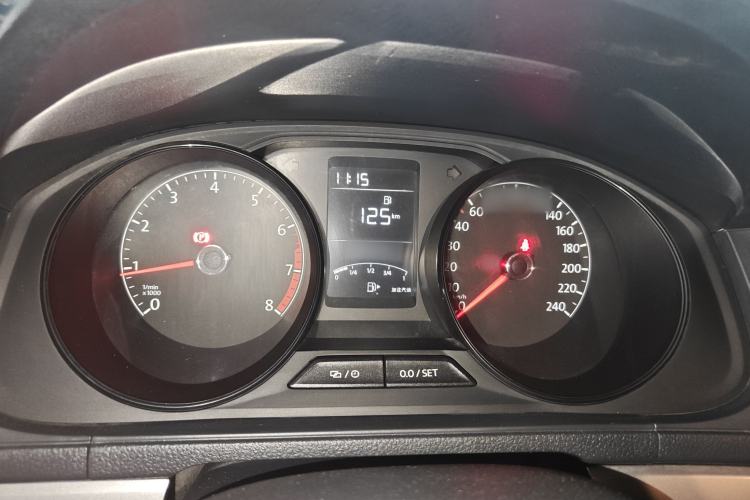 Used Volkswagen Lavida 2015 1.6L Manual Fashion Edition
