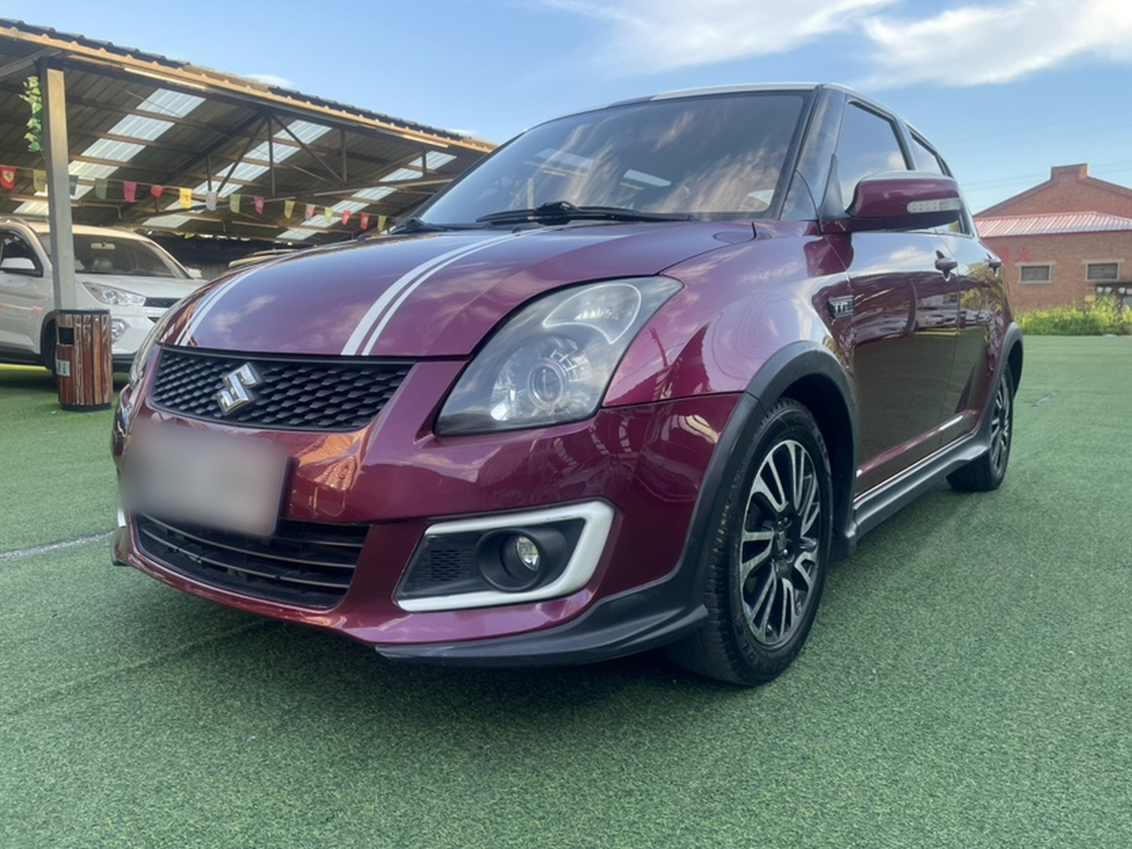 تحت مقدمة السيارة