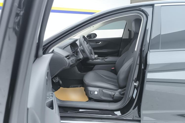 Used Hongqi E-QM5 2023 Base Travel Edition
