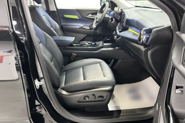 Used Chevrolet Equinox Plus 2024 102km RS Ultimate Edition
