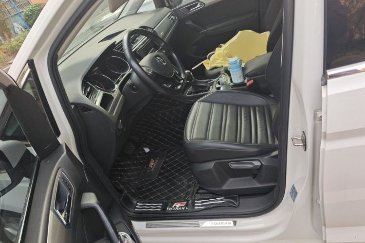 Used Volkswagen Touran 2016 Volkswagen Touran L 280TSI DSG Comfort Edition
