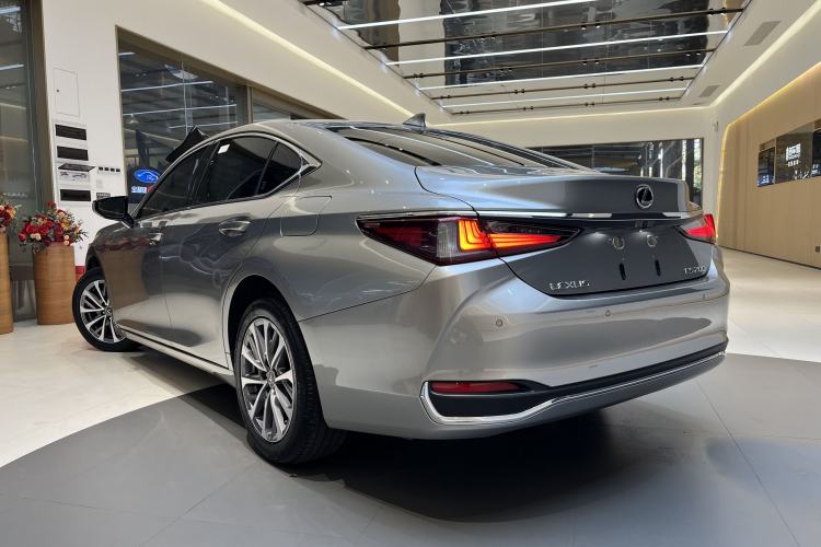Used Lexus ES 2023 200 Excellence Edition