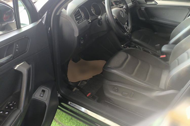 Used Volkswagen Tiguan L 2020 330TSI Automatic Two-Wheel Drive Smart Luxury Edition China VI Standard
