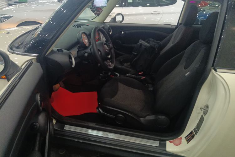 Used  MINI 2011 1.6L ONE
