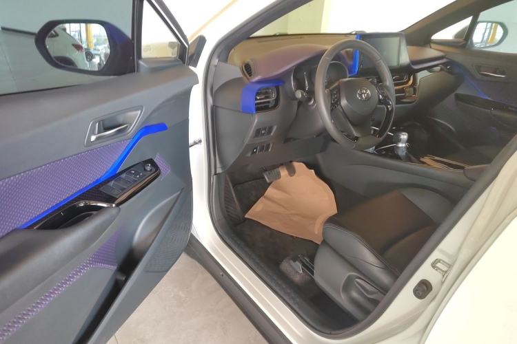 Used Toyota IZOA 2020 2.0L Yichi Version
