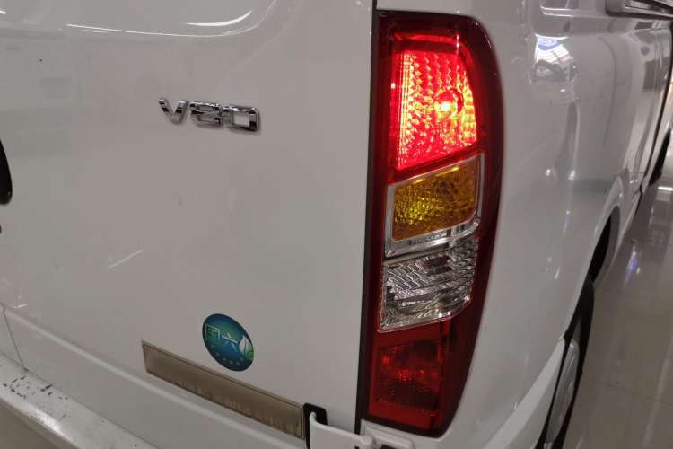 Used SAIC MAXUS Xintu V80 2023 2.0T Manual Classic Aoyuntong Long Wheelbase Mid-Height 6/7/8/9-Seater
