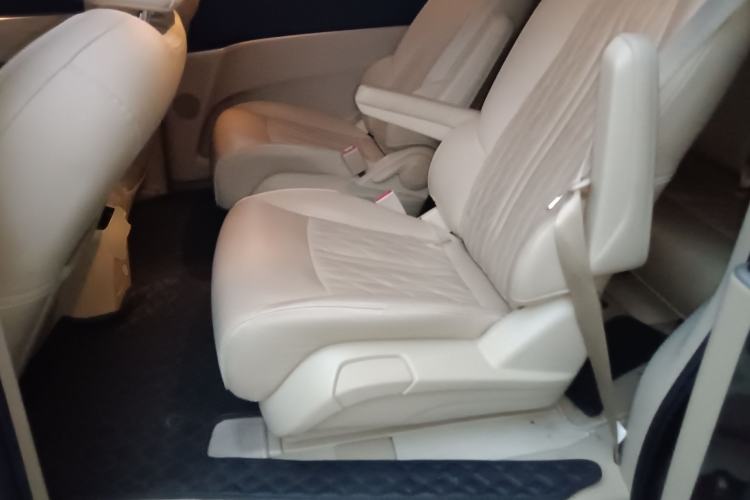 Used Buick GL8 2023 Facelifted Land Cruiser Executive Luxury Version