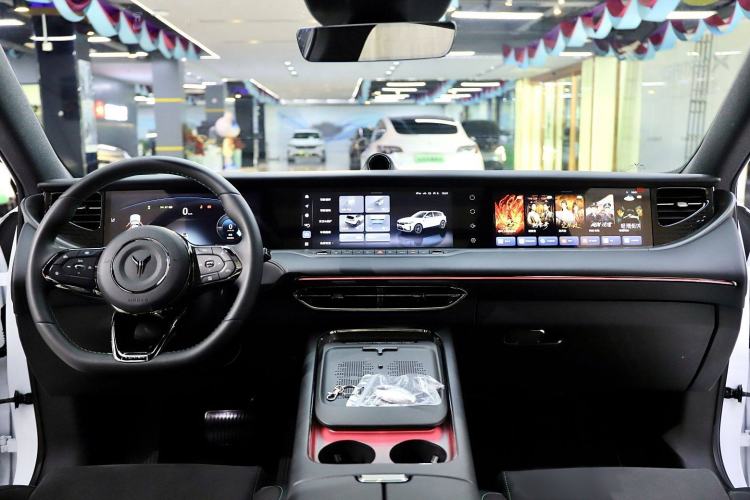 Used VOYAH FREE 2025 318 259 km All-Wheel-Drive Exploration Edition
