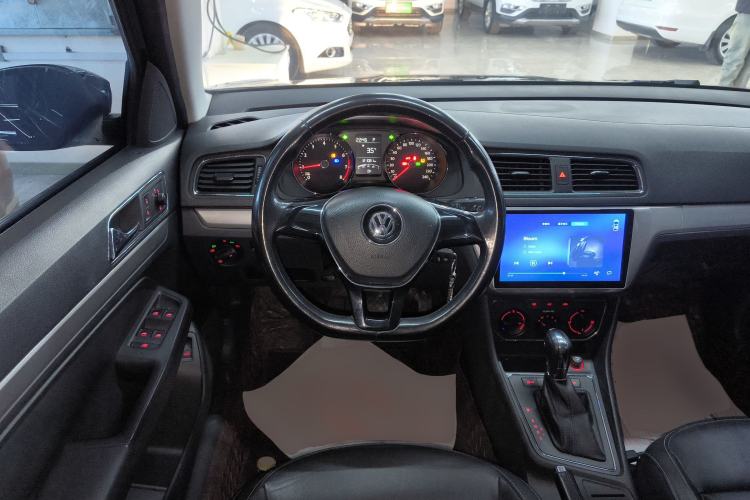 Used Volkswagen Lavida 2015 1.6L Automatic Comfort Edition
