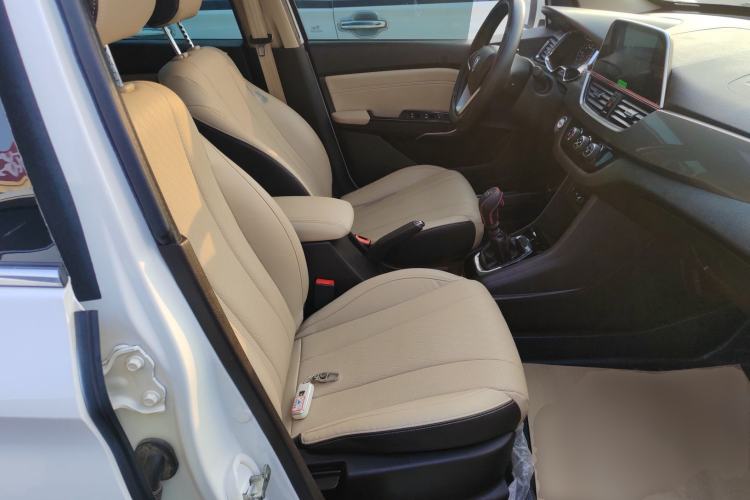 Used Baojun 310W 2017 1.5L Manual Luxury Model China V Standard
