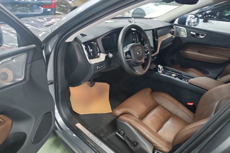 Used Volvo XC60 New Energy 2019 T8 E-Drive Hybrid Prestige Luxury Version China V Standard
