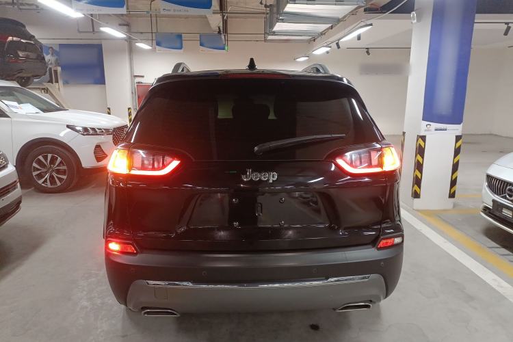 Used  Cherokee 2019 2.0T Two-Wheel Drive Smart Enjoyment Version China VI
