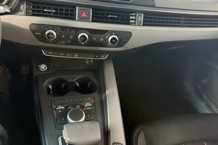 Used Audi A4L 2017 40 TFSI Ambition Edition
