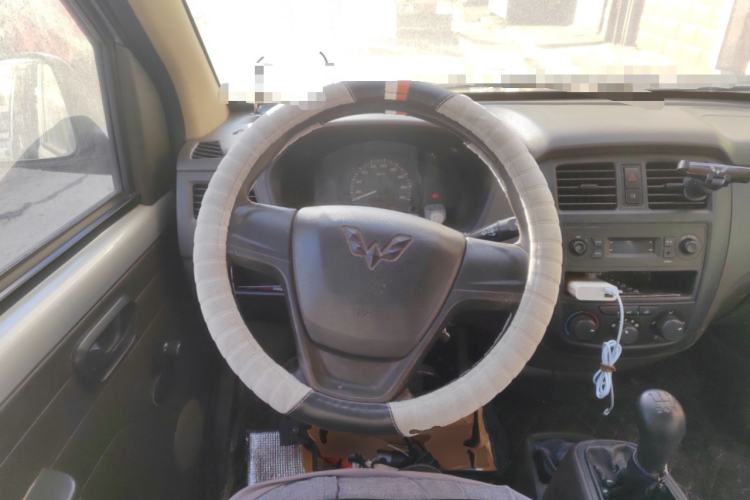 Used Wuling Rongguang 2014 1.5L S Base Version
