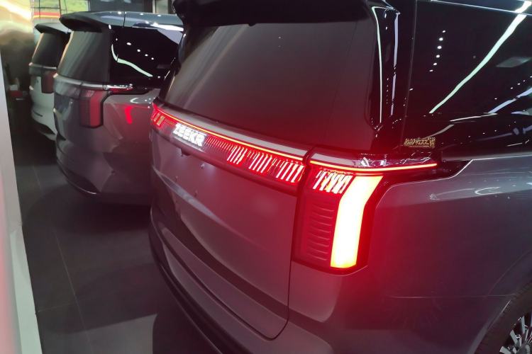 Used Zeekr 009 2024 Six-Seat Executive Version 4WD 108 kWh
