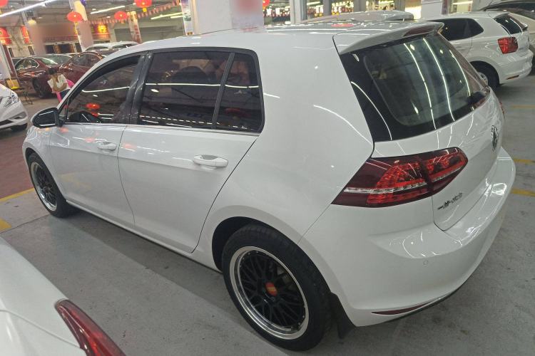 Used Volkswagen Golf 2017 1.6L Automatic Comfort Million-Vehicle Anniversary Edition
