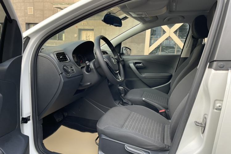 Used Volkswagen Polo 2016 1.6L Automatic Comfort Model
