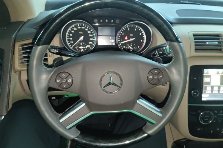 Used Mercedes-Benz R-Class 2017 R 320 4MATIC Business Edition Prestige Model
