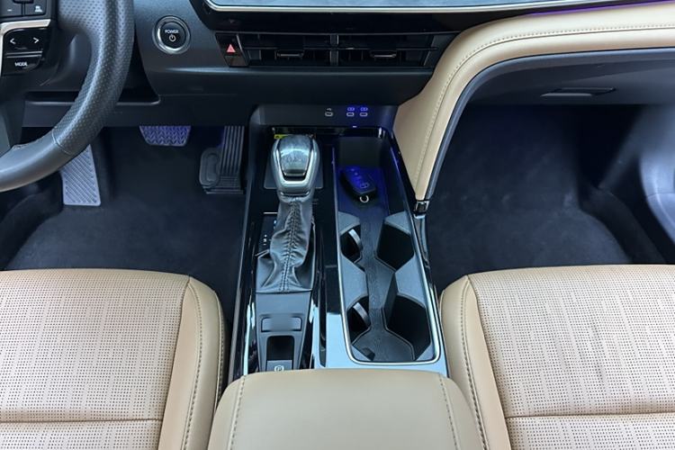 Used Toyota Camry 2024 Dual-Motor 2.0 HG Premium Edition
