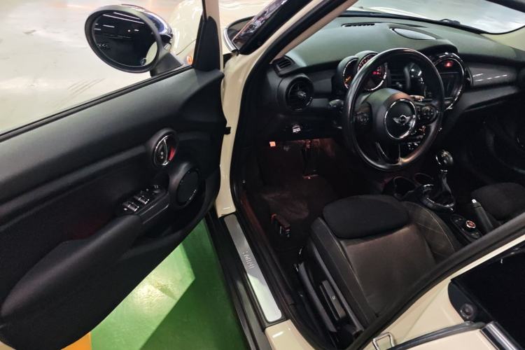 Used  MINI 2016 1.5T COOPER Five-Door Edition
