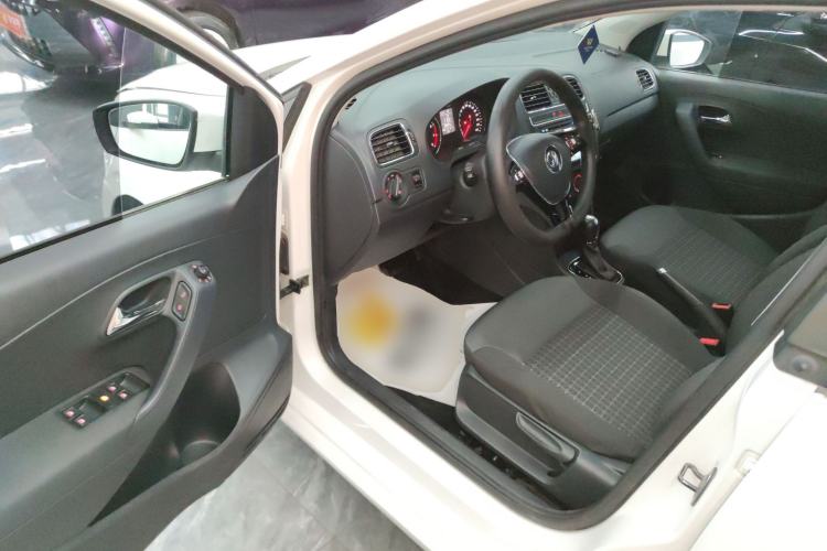 Used Volkswagen Polo 2016 1.6L Automatic Comfort Model

