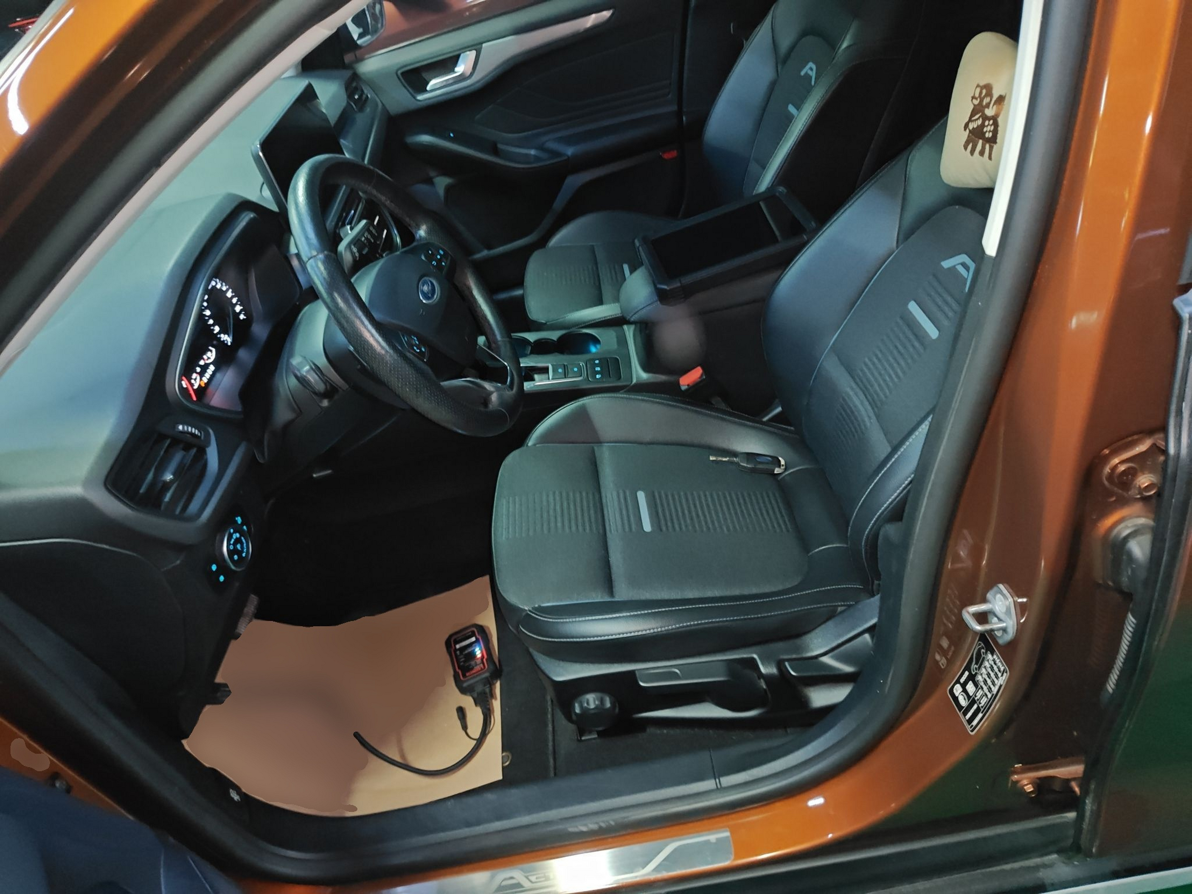 المقاعد الأمامية داخل السيارة