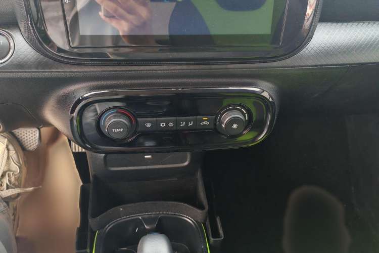 Used Roewe Clever 2021 302 km New Four-Seater Super-Efficient Version
