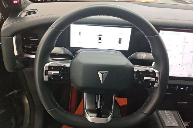 Used  G318 2024 Four-Wheel-Drive Air Suspension Model