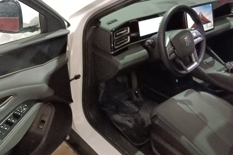 Used BYD Qin L 2025 DM-i Smart Drive 120KM Superior Model
