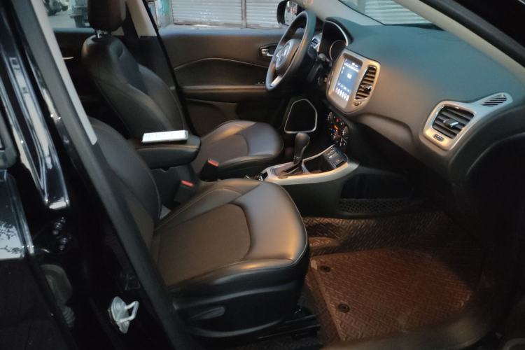 Used  Compass 2020 220T Automatic Leading Edition
