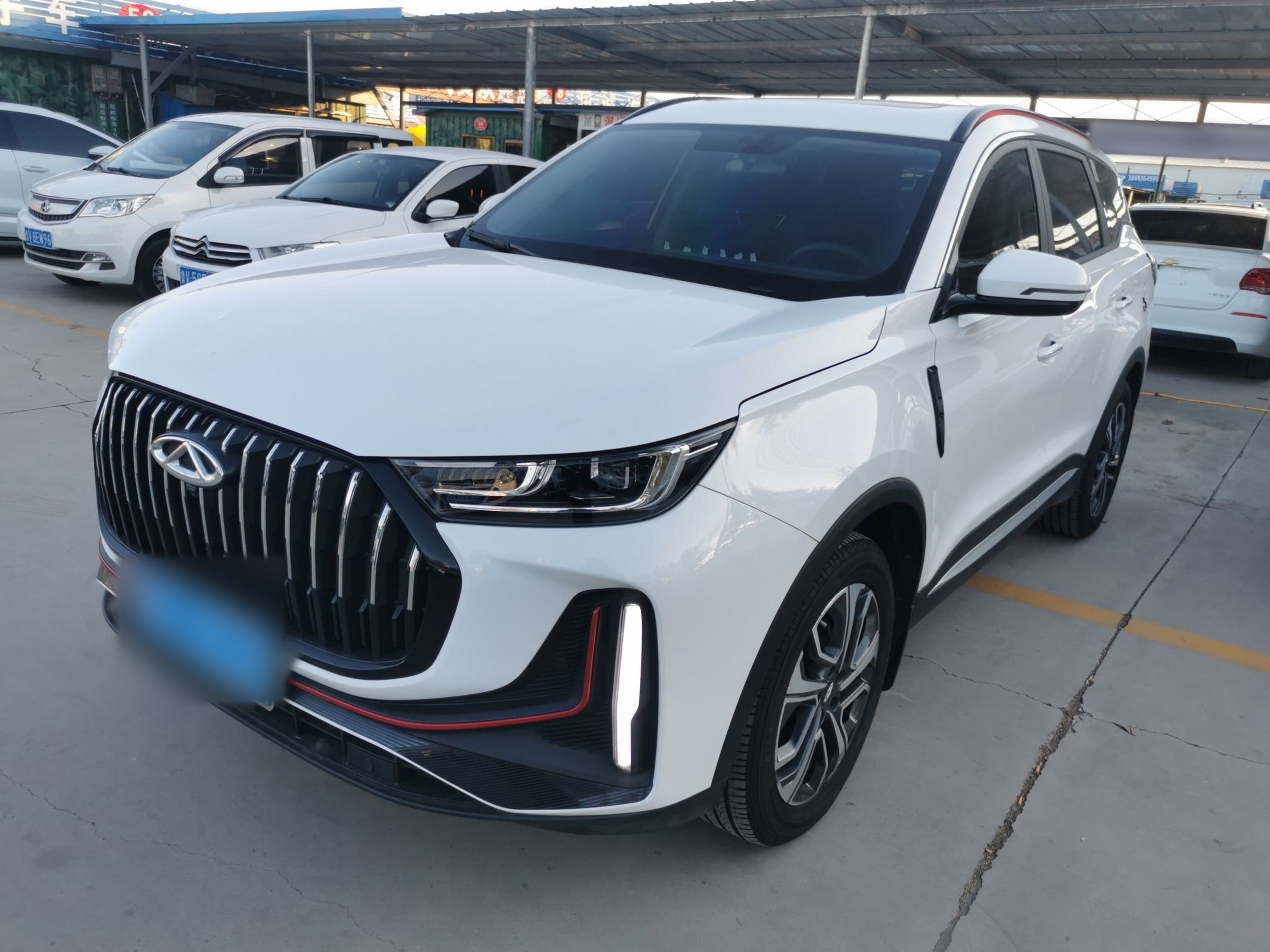 تحت مقدمة السيارة