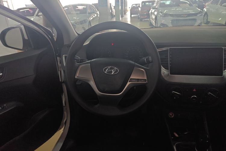 Used Hyundai Verna 2016 1.4L Manual Cool Edition GLS

