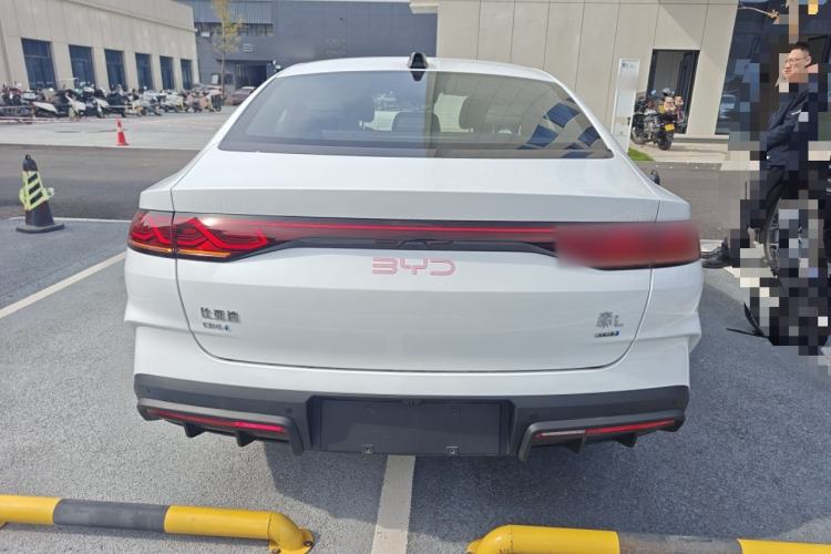 Used BYD Qin L 2025 DM-i Smart Drive 80KM Leading Model
