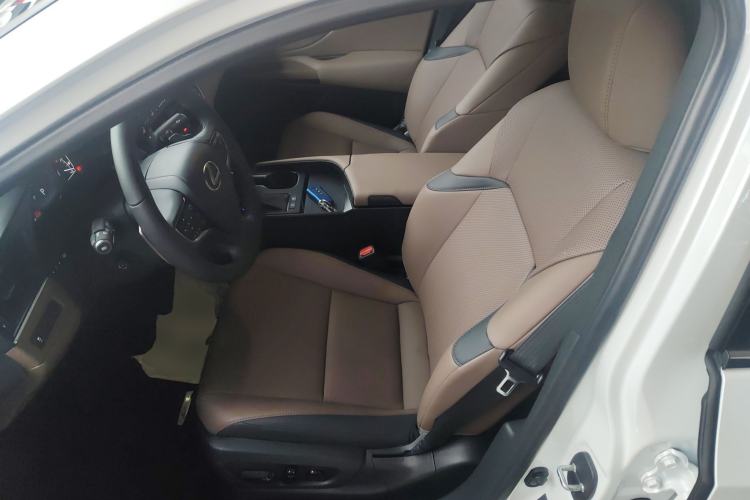 Used Lexus ES 2025 300h Deluxe Edition