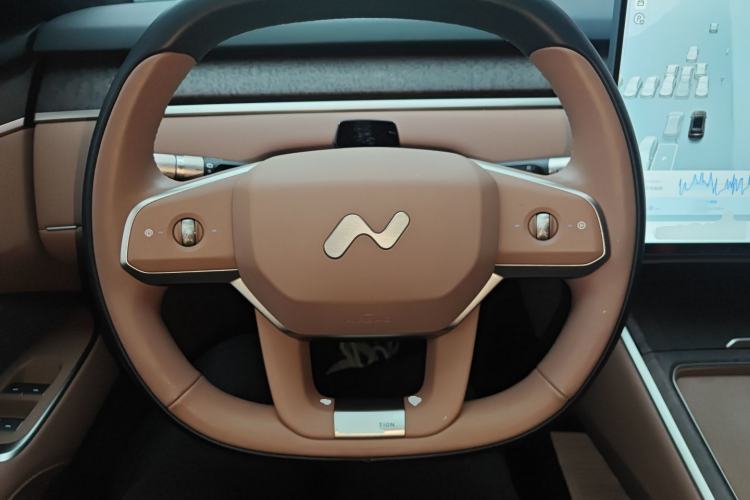 Used ONVO Luxeed L90 2025 Model—Ultra Six-Seater Version
