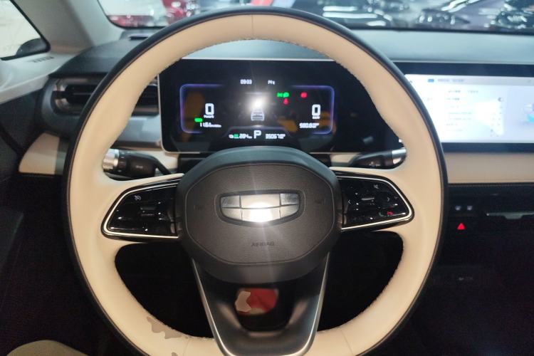 Used Geometry E Firefly 2024 401 km Fluorescent
