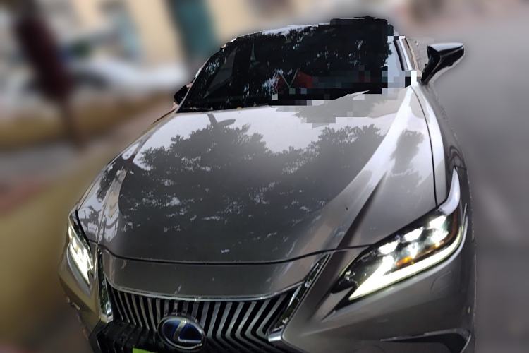 Used Lexus ES 2020 300h Deluxe Edition
