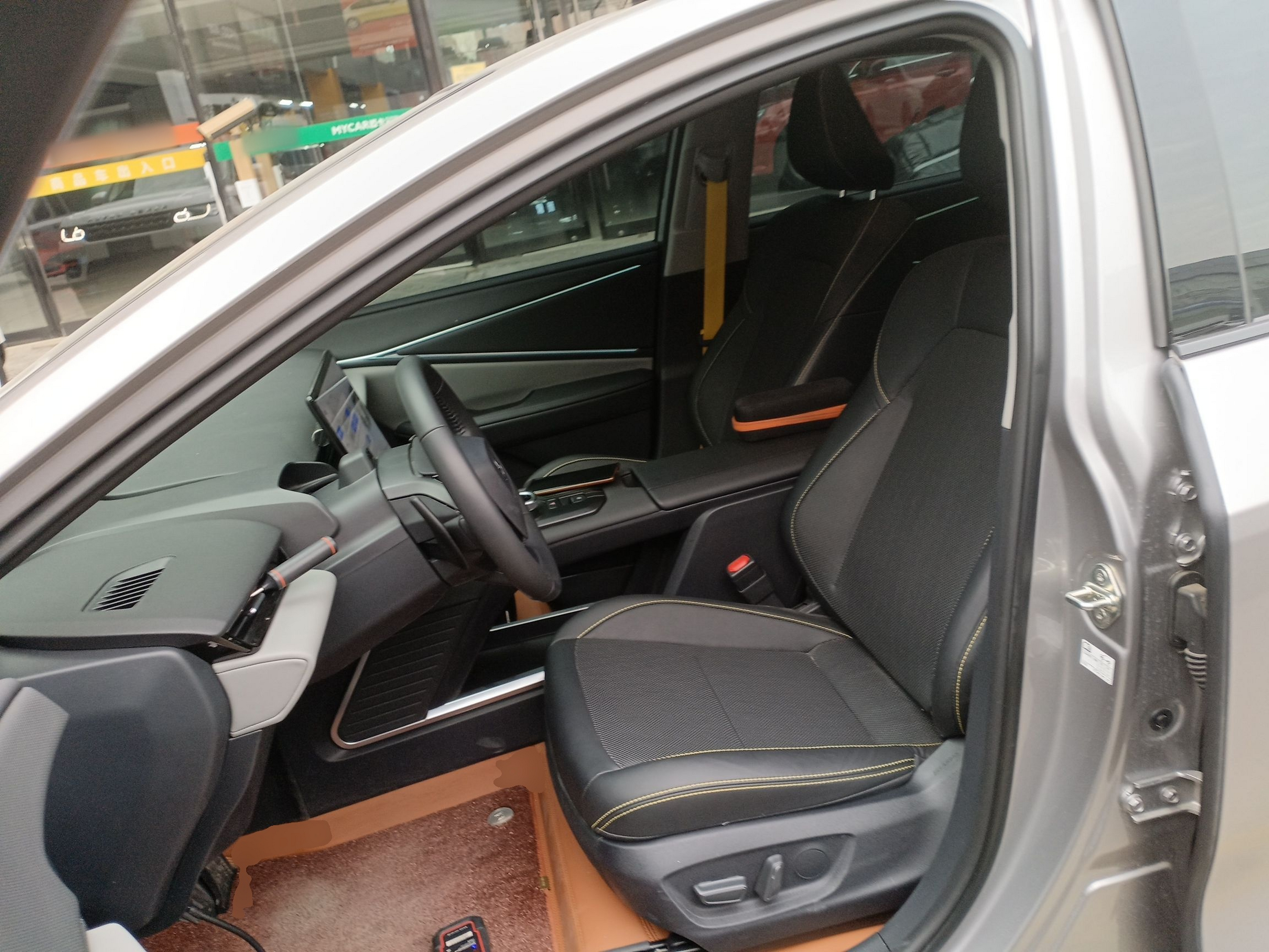 Переднее сиденье в автомобиле