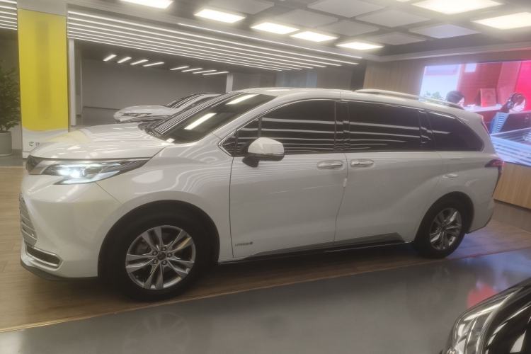 Used Toyota Sienna 2021 2.5L Hybrid Platinum Edition