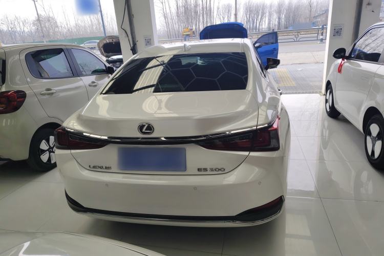 Used Lexus ES 2022 200 Excellence Edition
