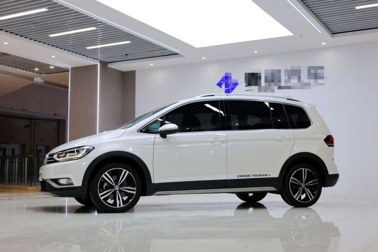 Used Volkswagen Touran 2018 Volkswagen Touran L 280TSI DSG Boundary Edition 7 Seats China VI Standard
