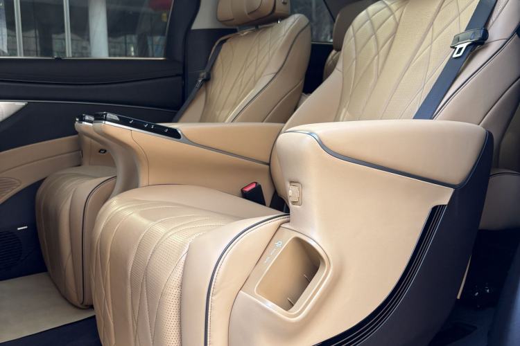 Used Denza D9 2024 DM-i 980 Four-Wheel Drive Prestige Model