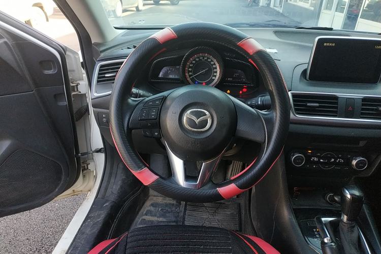 Used Mazda Mazda 3 Axela 2014 Sedan 1.5L Automatic Luxury Model