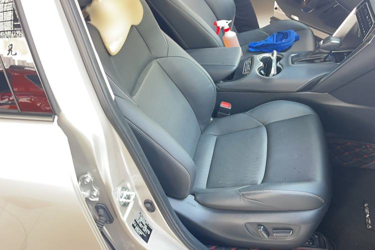 Used Toyota Venza 2023 2.5L Smart Electric Hybrid Dual-Drive Prestige Version
