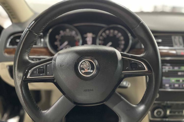 Used Skoda Superb 2013 1.8TSI Automatic Yashi Edition
