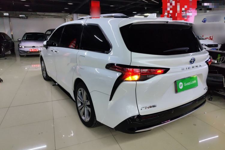 Used Toyota Sienna 2023 2.5L Hybrid Ultimate Edition