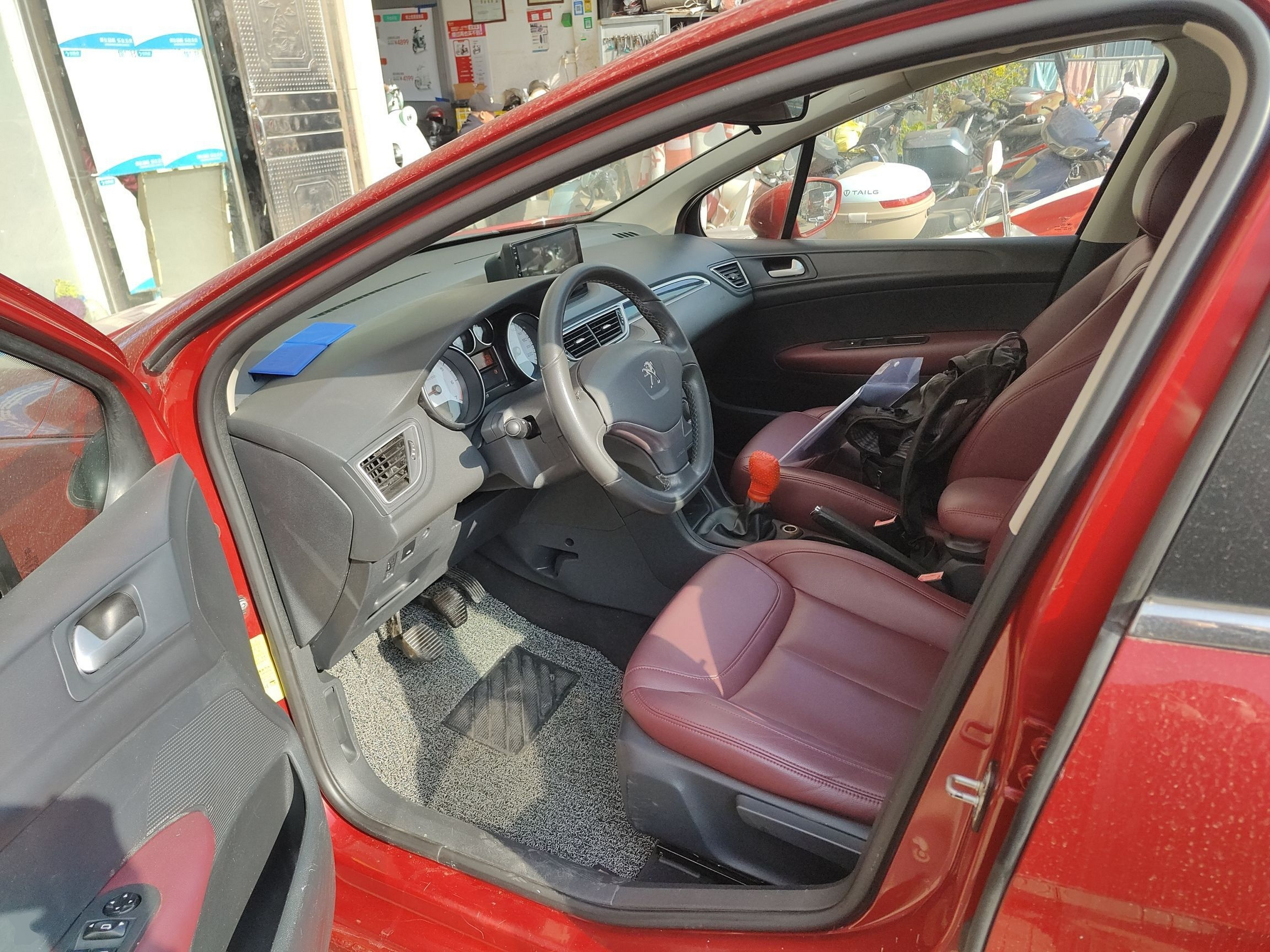 Переднее сиденье в автомобиле