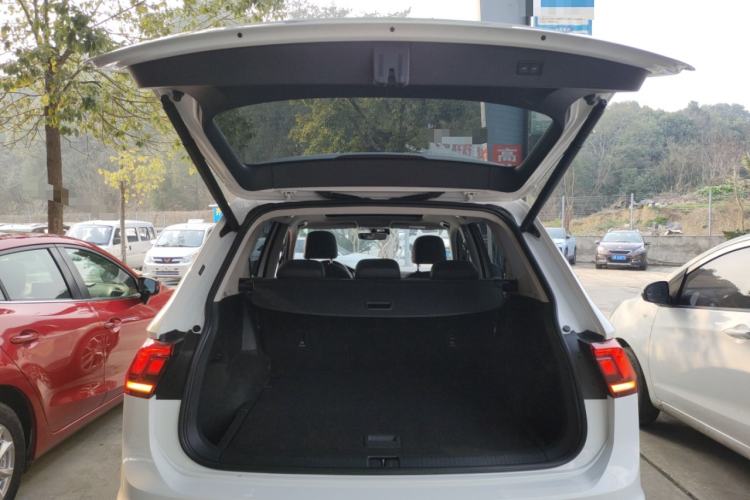 Used Volkswagen Tiguan L 2019 330TSI Automatic Two-Wheel Drive Smart Luxury Version China V Emission Standard
